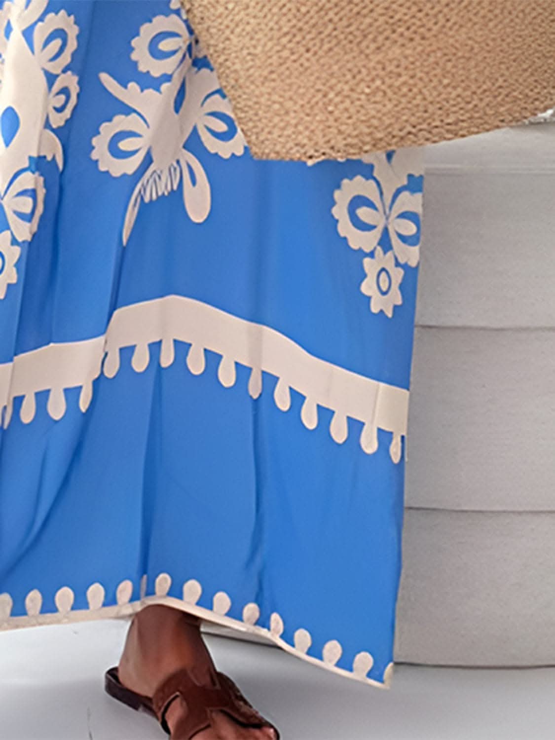 Bedrucktes Spaghettiträger-Maxikleid ohne Ärmel.