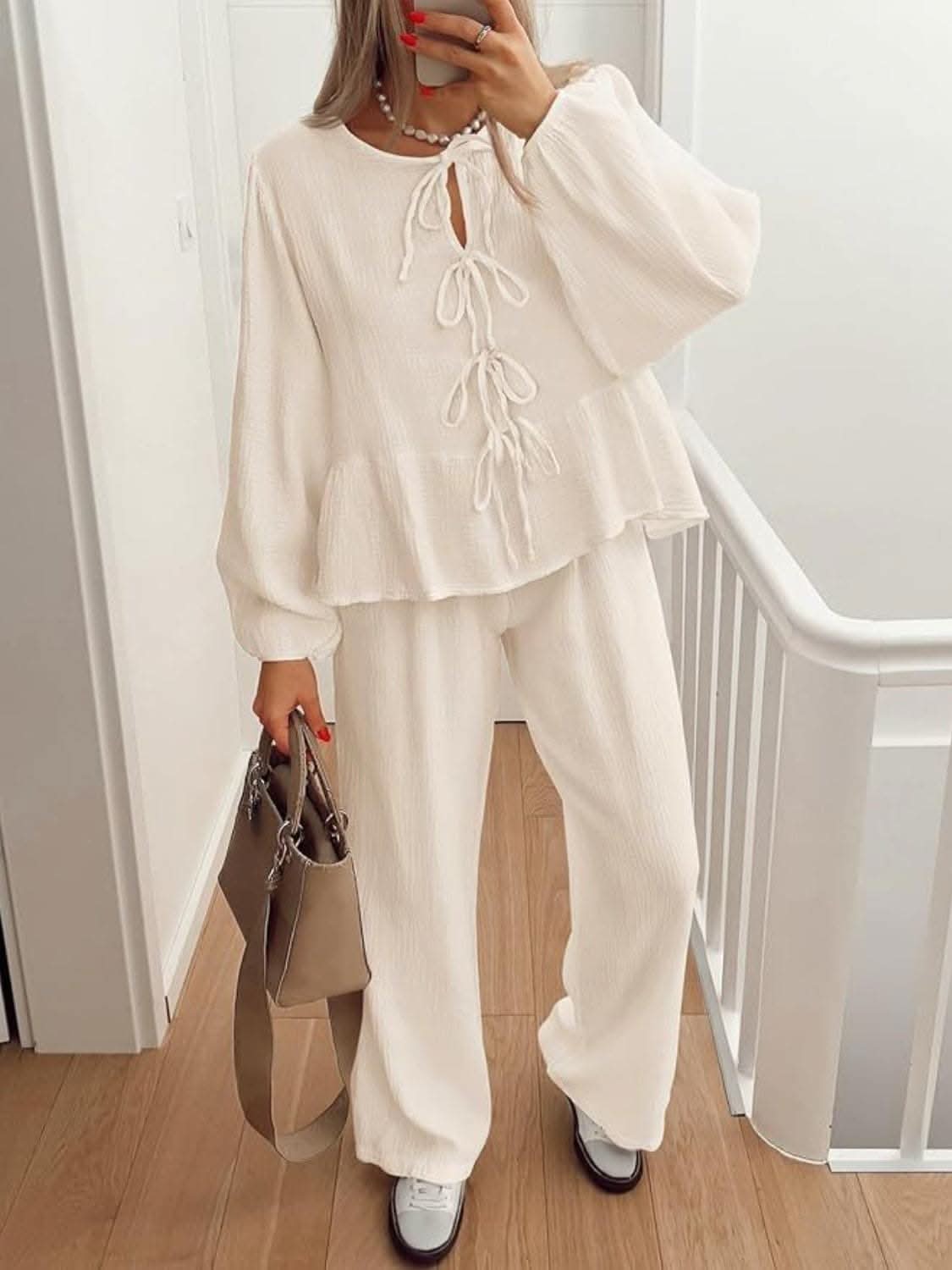 Elegante conjunto de top y pantalón con mangas globo