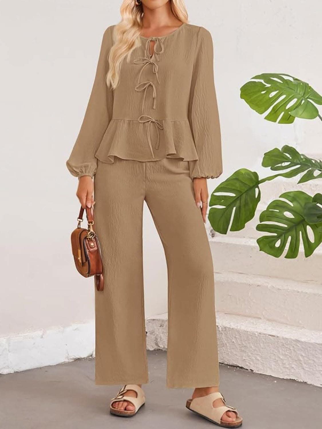 Elegante conjunto de top y pantalón con mangas globo