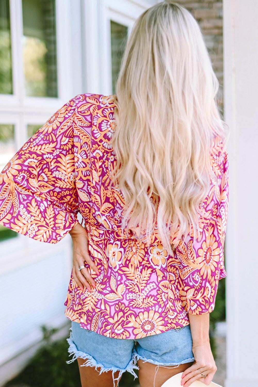Floral V-Neck Tie Front Ruffled BlouseUpgrade Your Wardrobe with the Floral V-Neck Tie Front Blouse
Revamp your style with our Floral V-Neck Tie Front Ruffled Blouse, a versatile piece that effortlesslyLove Salve -Neck Tie Front Ruffled BlouseBlouses