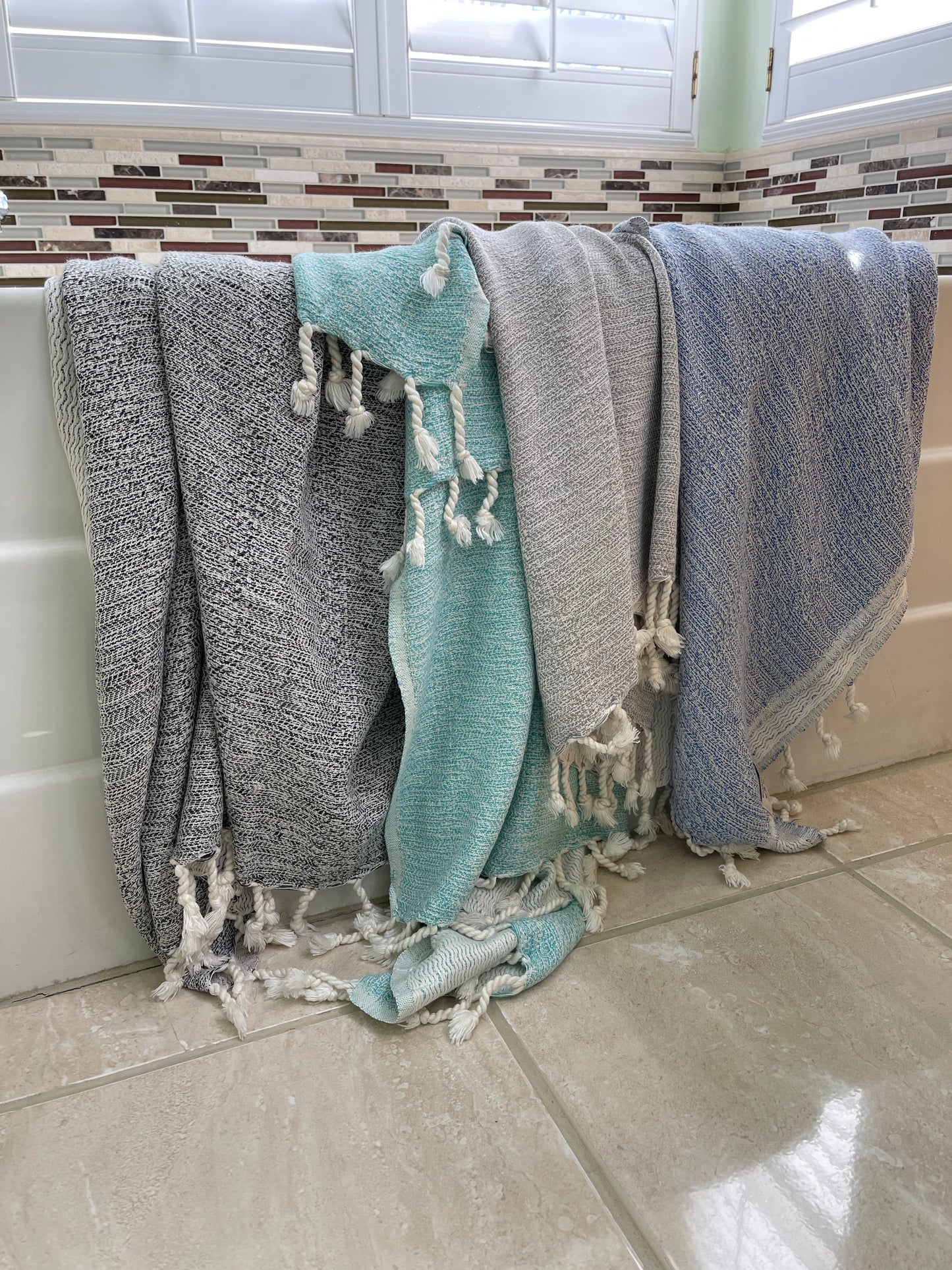 Santa Monica Soft Turkish Towel 40 Inch by 70 Inch Eco Friendly Quick Dry Bath and Beach Towel - Love Salve