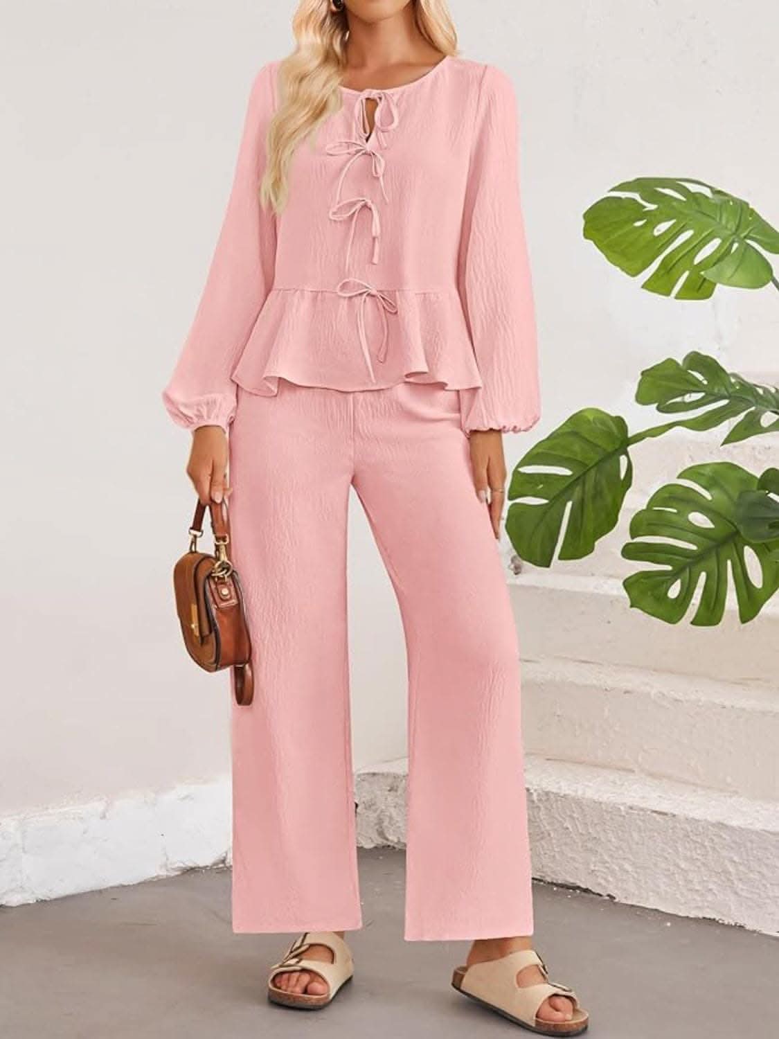 Elegante conjunto de top y pantalón con mangas globo