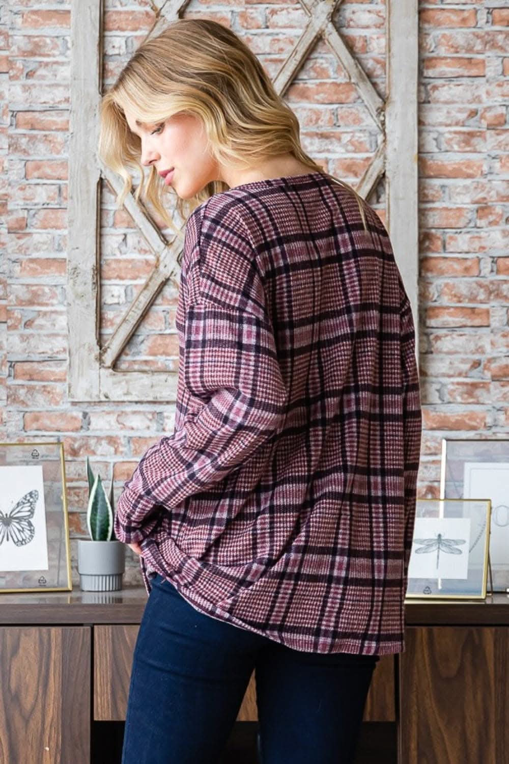 Heimish Full Size Plaid V-Neck Long Sleeve TopHeimish Full Size Plaid V-Neck Long Sleeve Top
Elevate your wardrobe with the Heimish Full Size Plaid V-Neck Long Sleeve Top, a perfect blend of style and comfort. Love Salve Heimish Full Size PlaidShirts