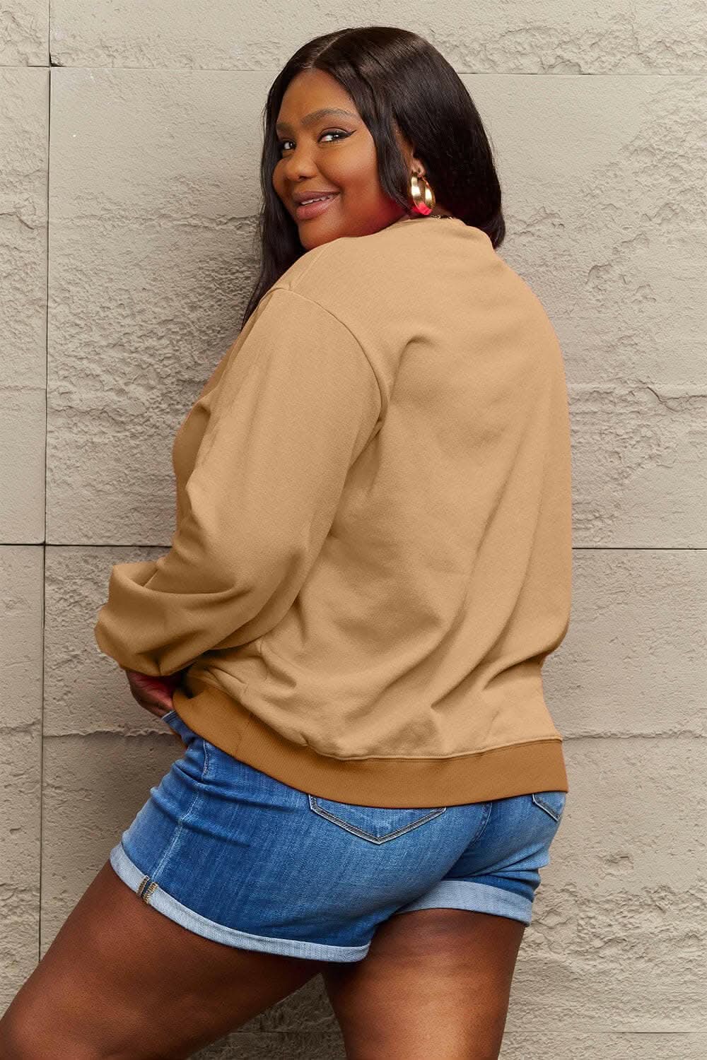 Simply Love Full Size NEVER TOO COLD FOR ICED COFFEE Round Neck SweatsStay Cozy in Style with the Simply Love Full Size Round Neck Sweatshirt
Indulge in comfort and warmth without compromising on style with our Never Too Cold For IcedLove Salve ICED COFFEE Round Neck Sweatshirtplus