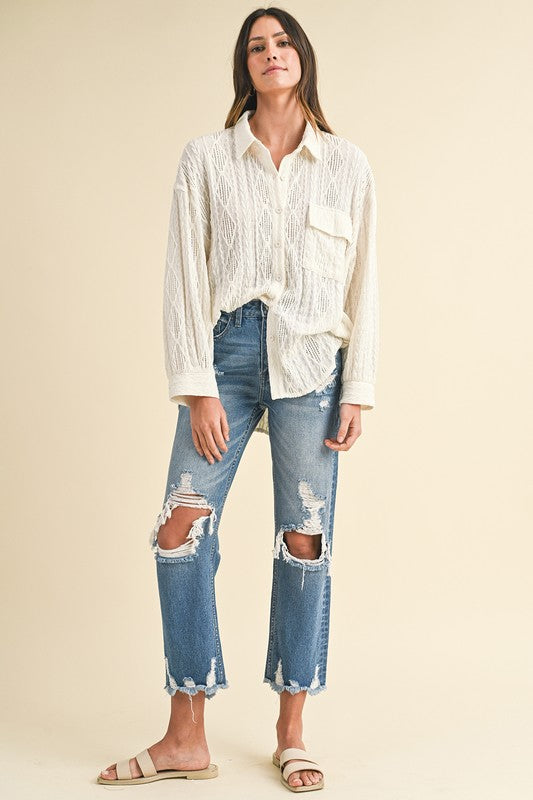 Effortlessly Chic Distressed Raw Hem Cropped Jeans