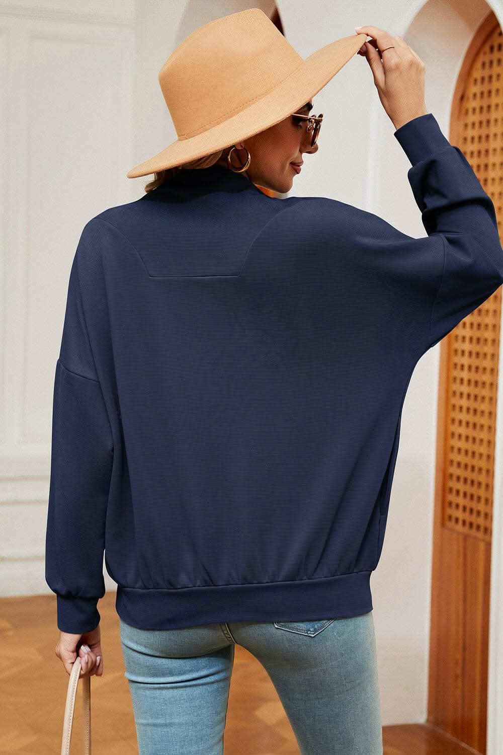 Chic half zip sweatshirt with pockets