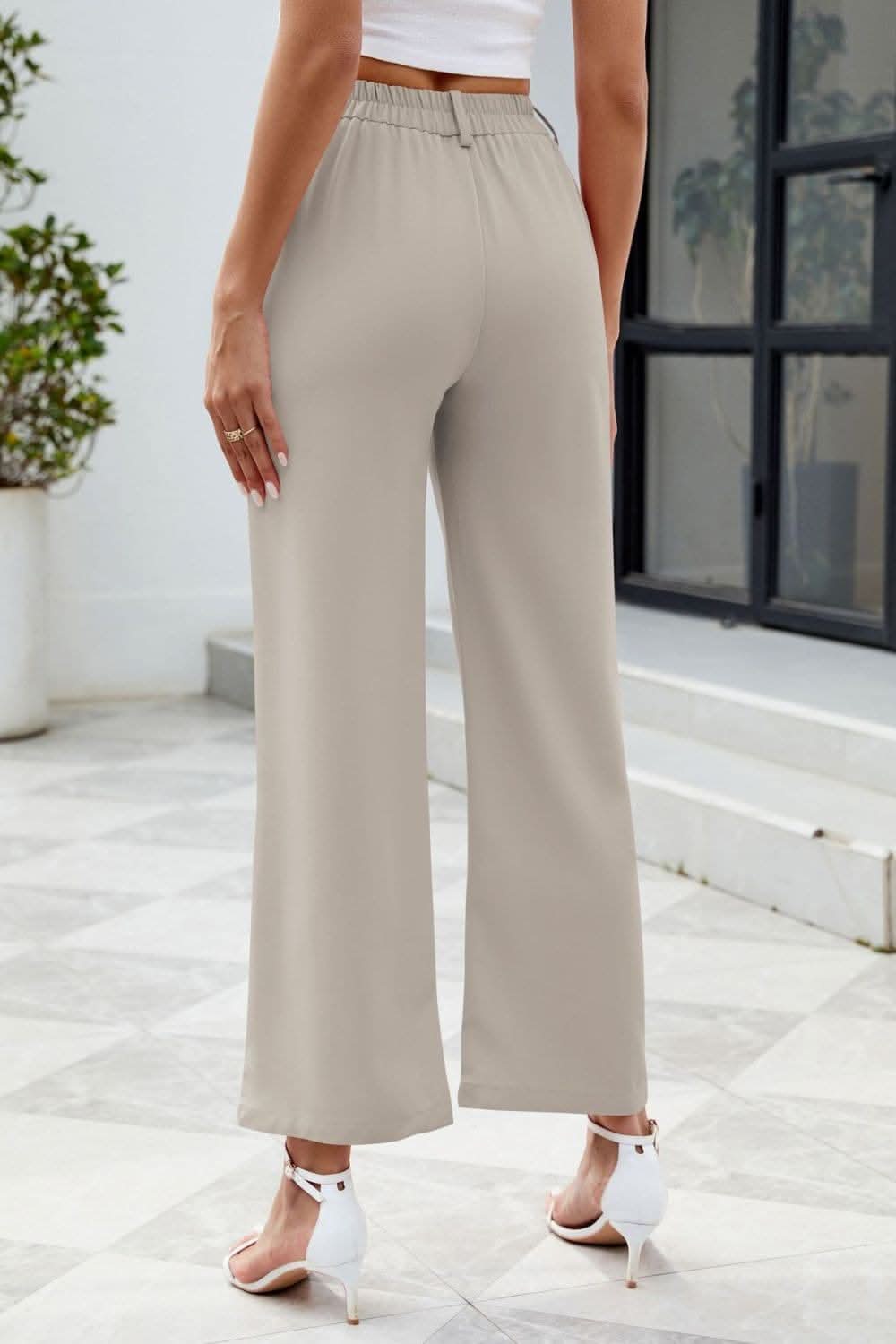 Chic high-rise trousers with pockets