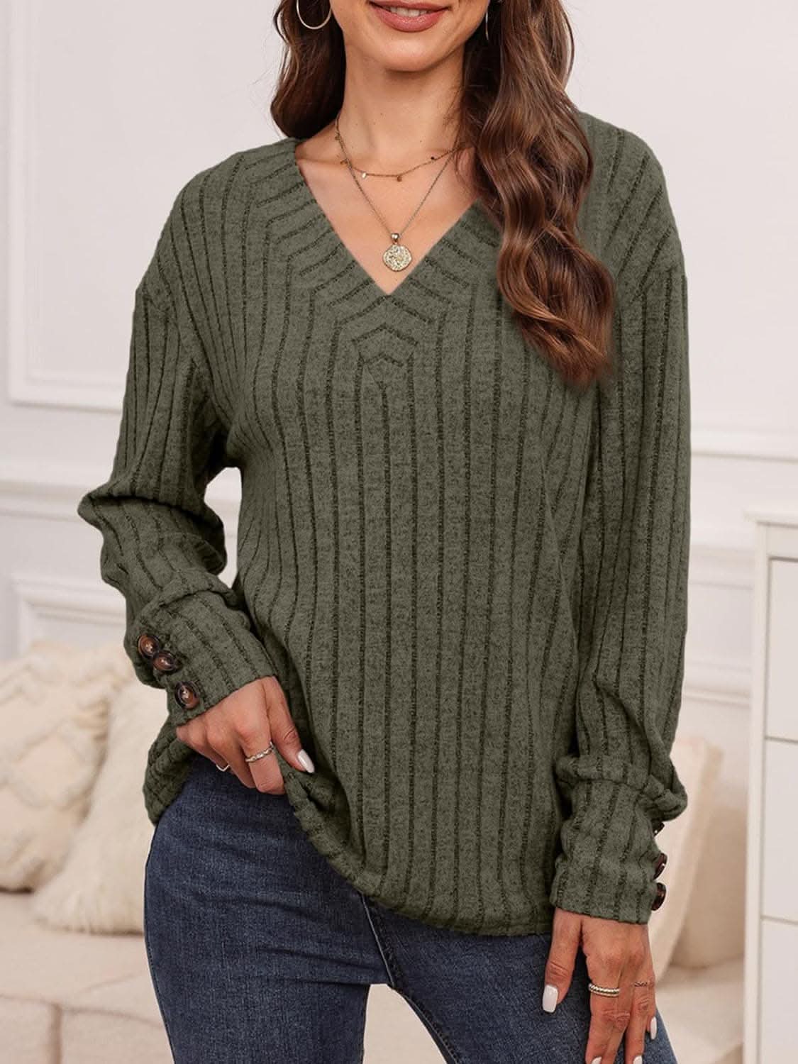 Chic ribbed v-neck tee with buttons - Love Salve