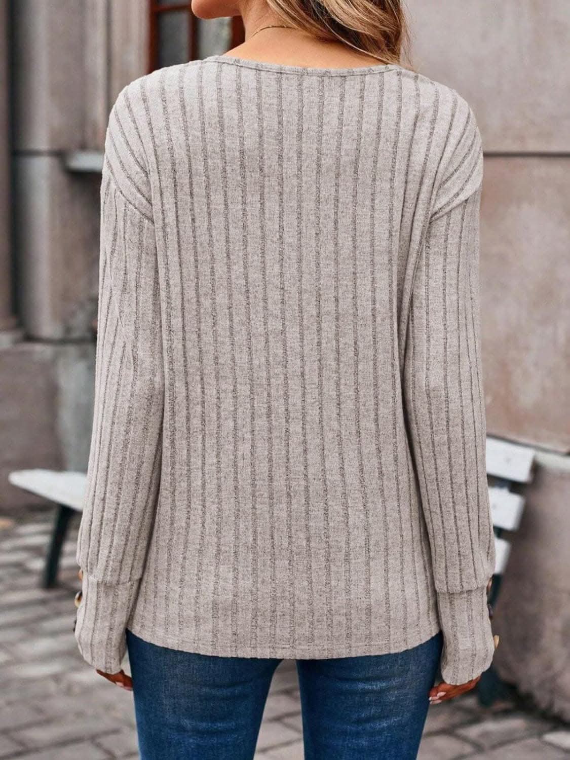 Chic ribbed v-neck tee with buttons - Love Salve
