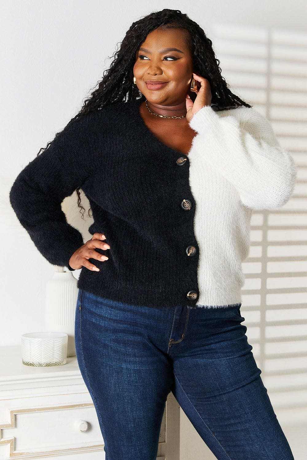 Chic v-neck cardigan with buttons - Love Salve