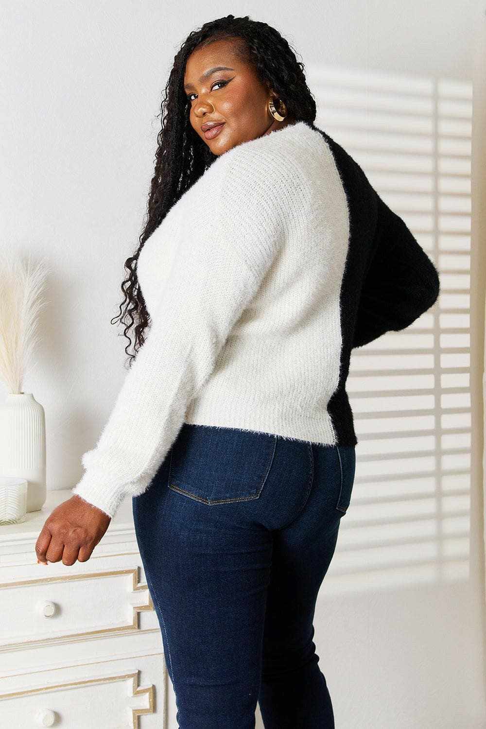 Chic v-neck cardigan with buttons - Love Salve