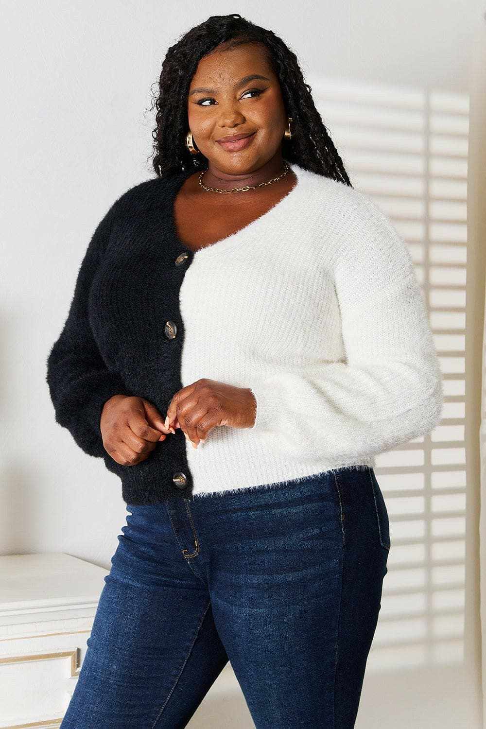 Chic v-neck cardigan with buttons - Love Salve