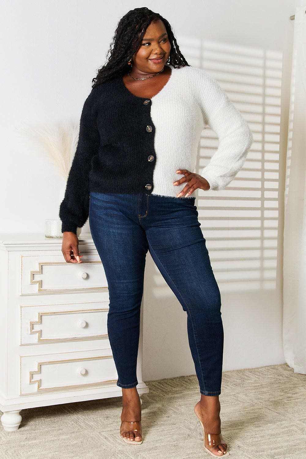 Chic v-neck cardigan with buttons - Love Salve