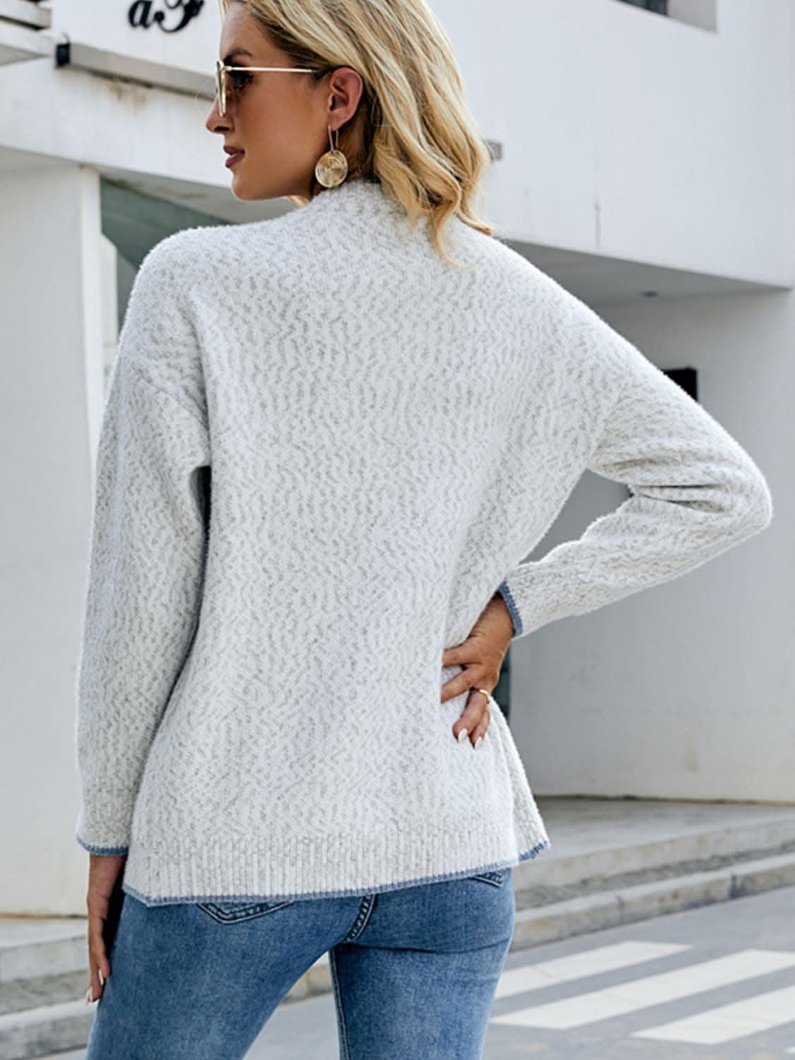 Cozy v-neck cardigan with pockets