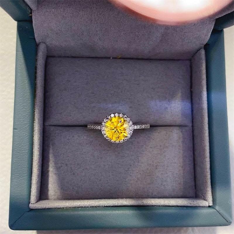 Elegant Moissanite Ring - 1 Carat - Love Salve