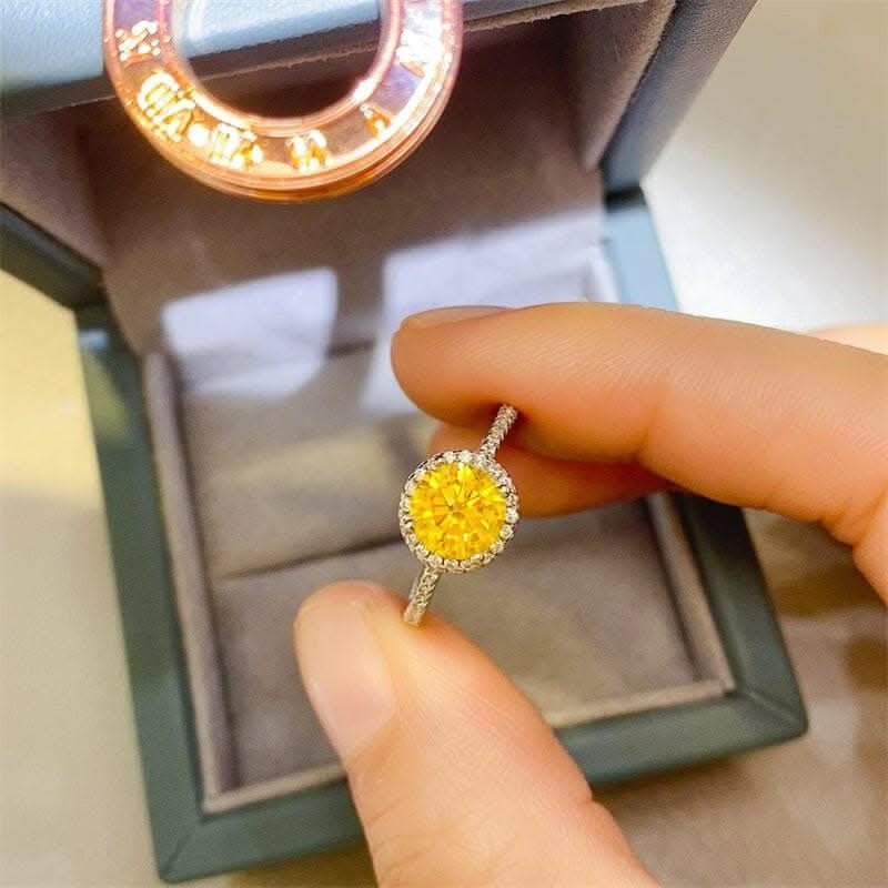 Elegant Moissanite Ring - 1 Carat - Love Salve
