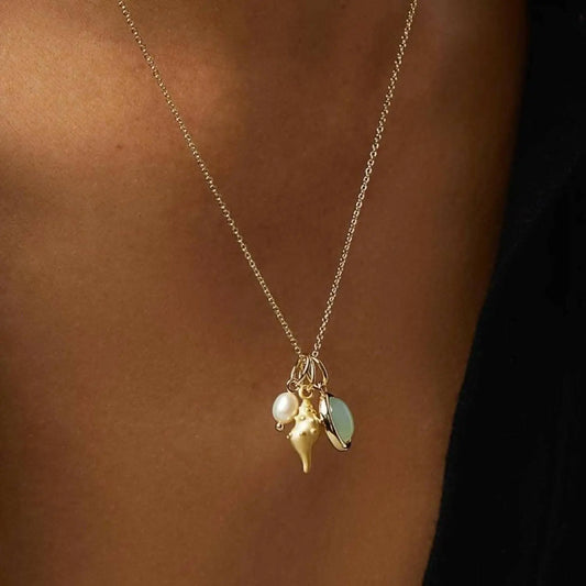 Elegant crystal conch necklace - Love Salve
