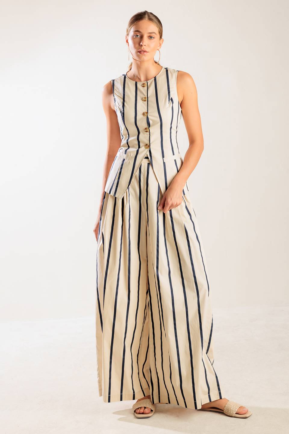 HERE AND NOW WOVEN VEST Flying Tomato