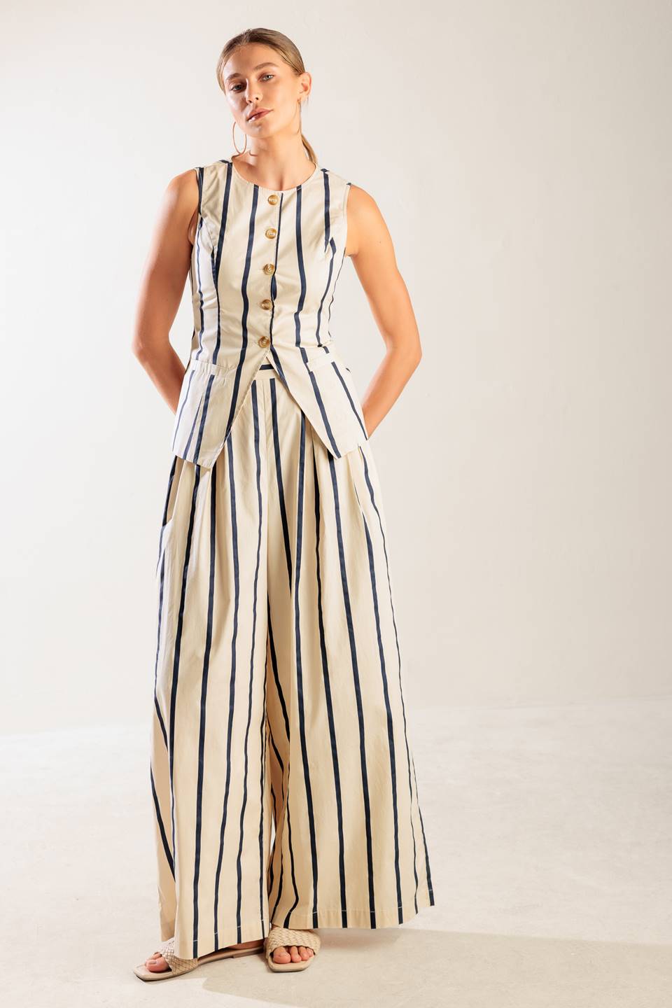 HERE AND NOW WOVEN VEST Flying Tomato