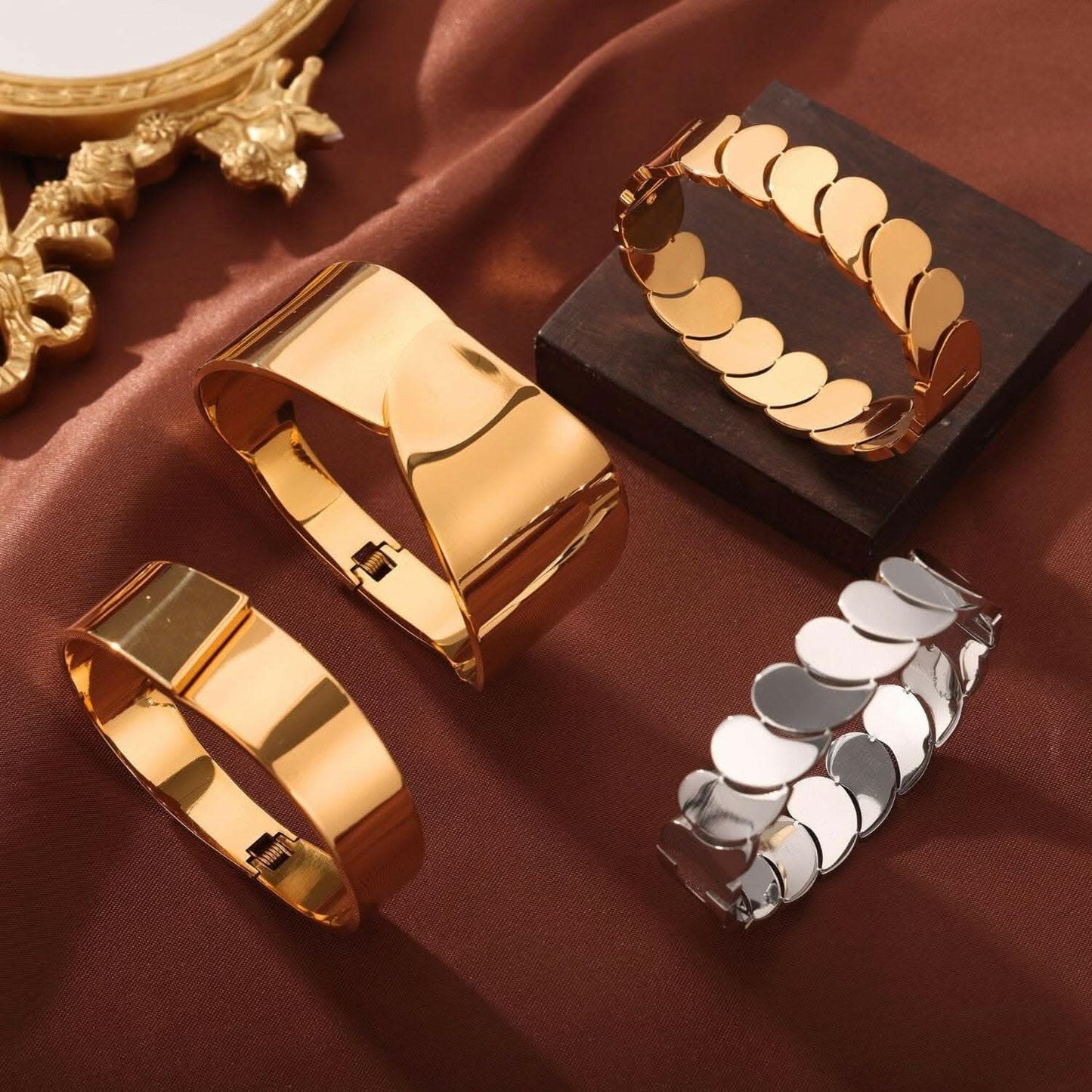 Gold-plated titanium bracelet - Love Salve