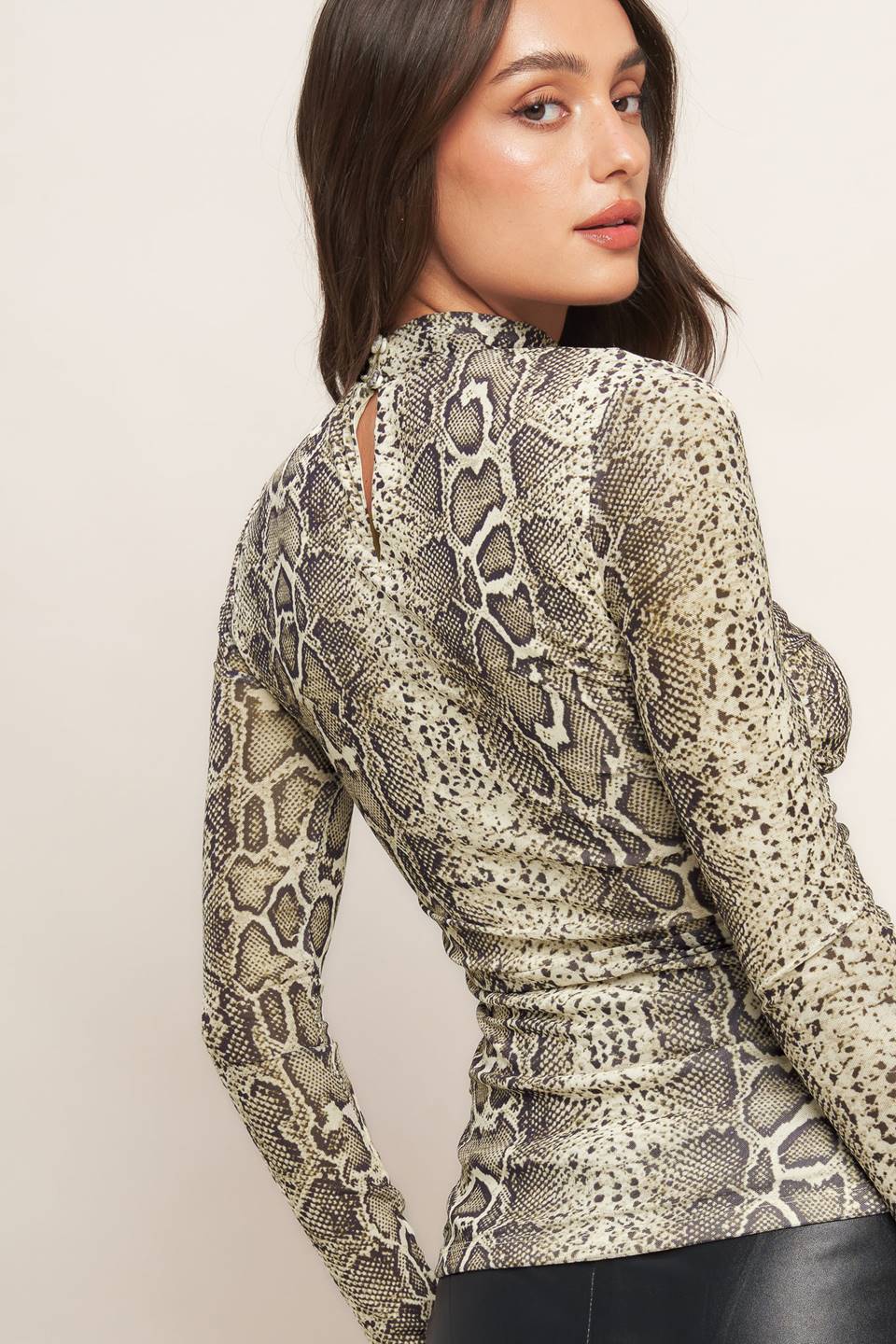 URBAN VENOM CHIC KNIT TOP