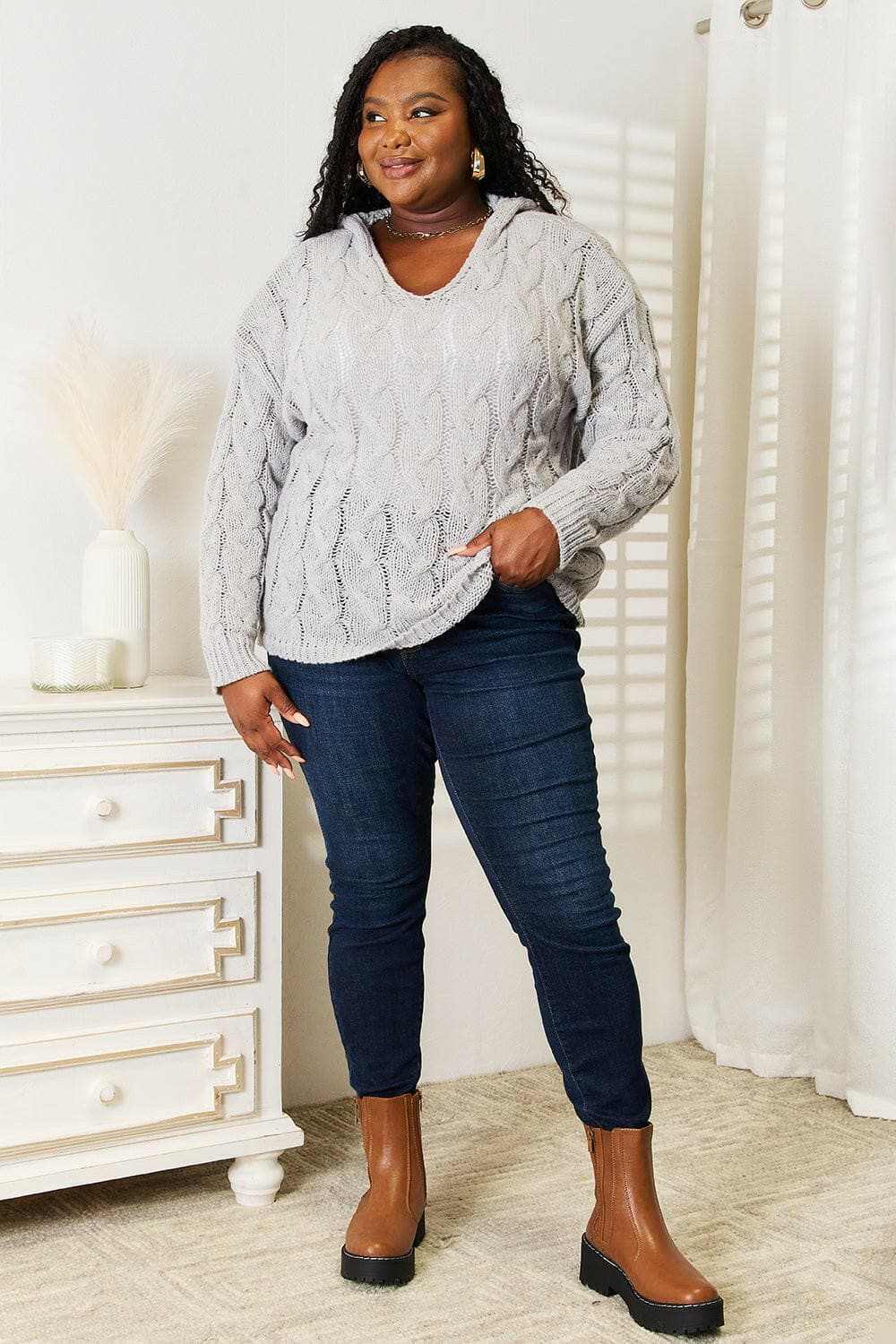Snug cable-knit hooded pullover - Love Salve