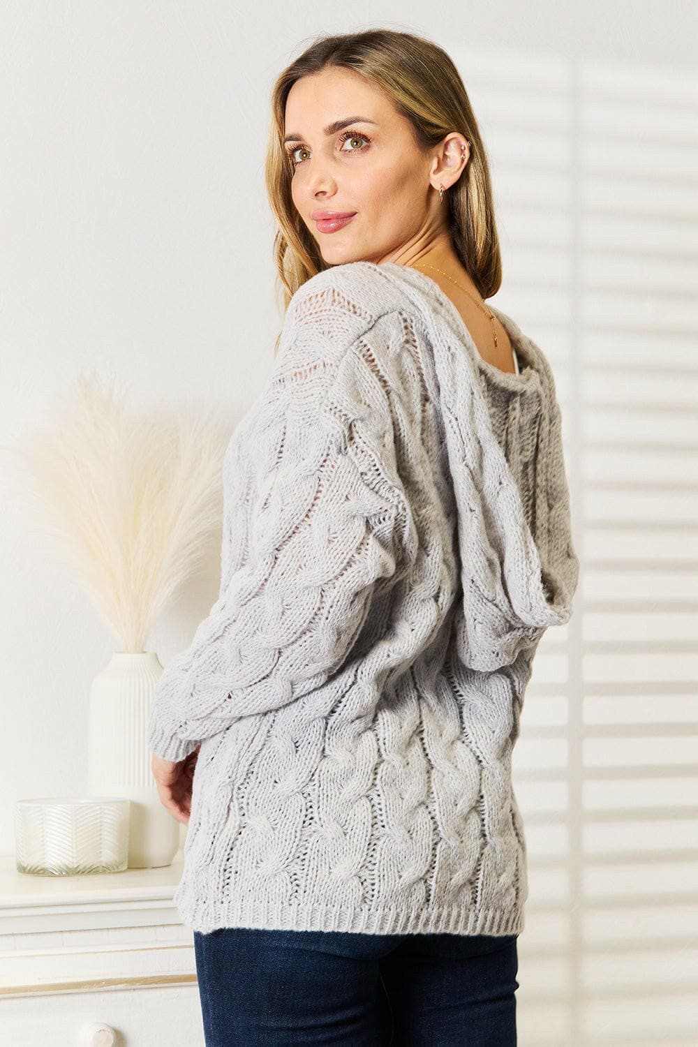 Snug cable-knit hooded pullover - Love Salve