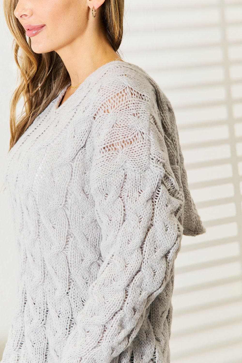 Snug cable-knit hooded pullover - Love Salve