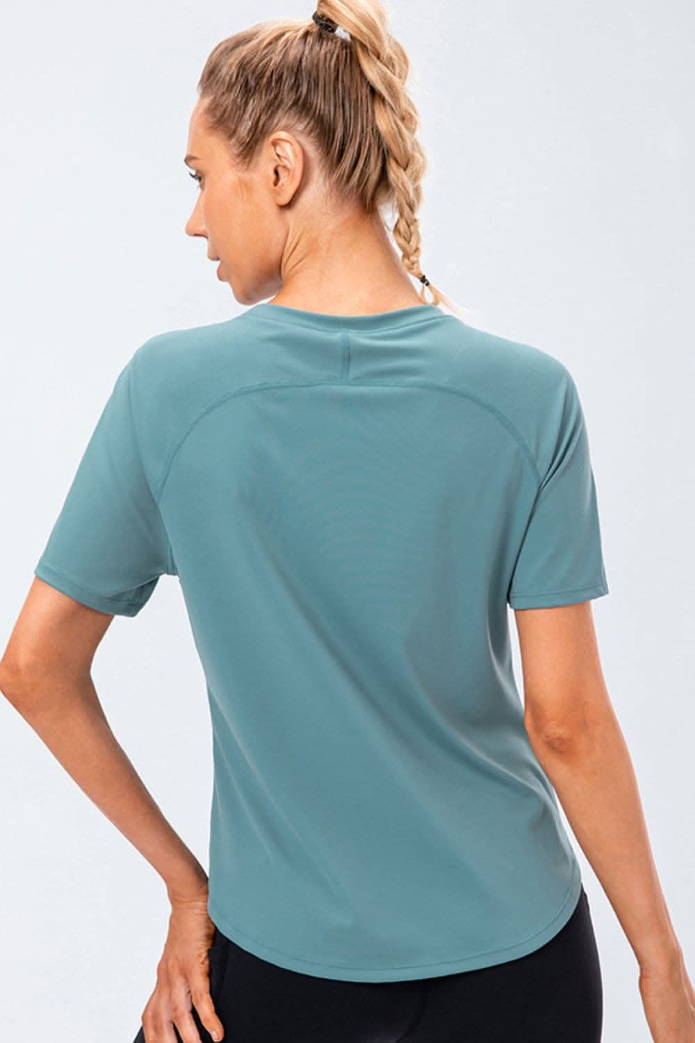 Sporty active tee with raglan sleeves