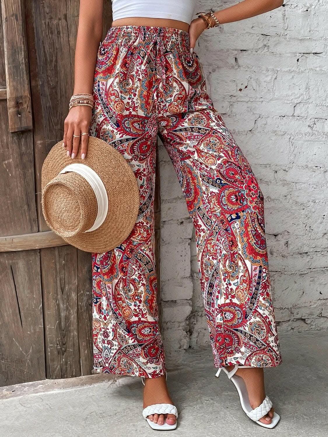 Pantalones anchos estampados.