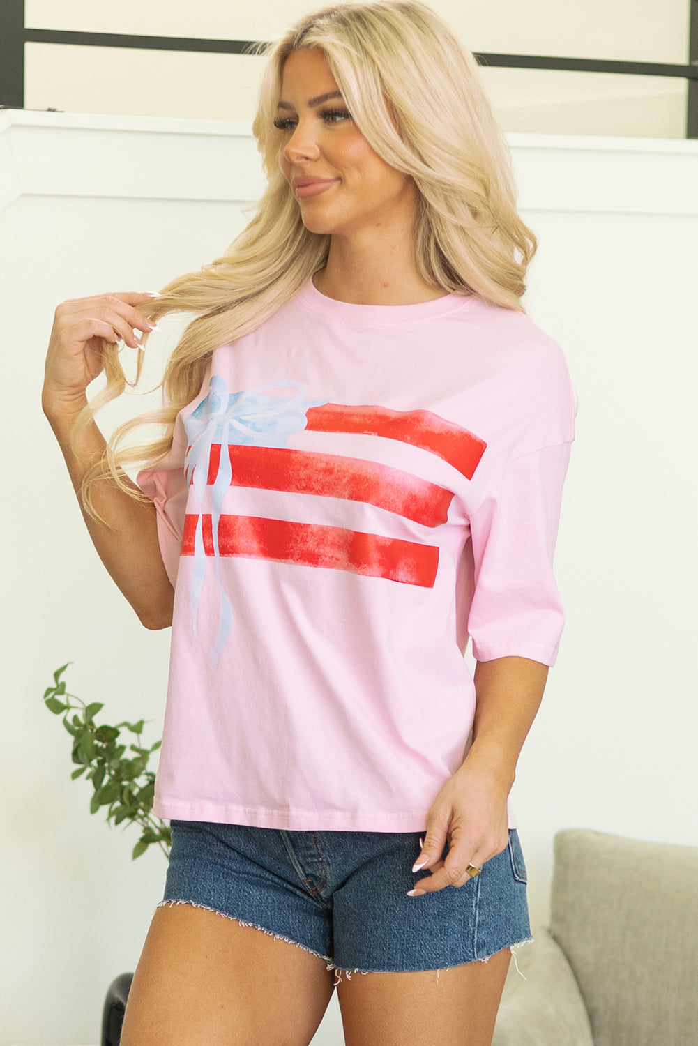 Light Pink Flag Bow Graphic Crewneck Tee for Women