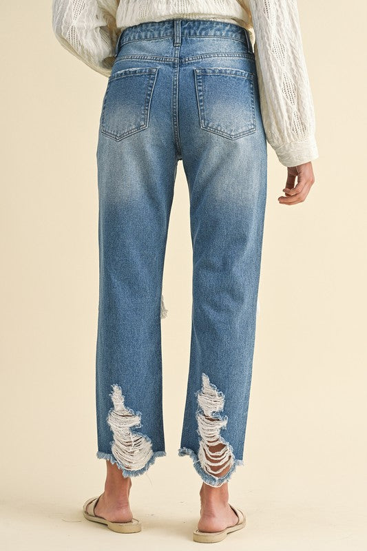 Effortlessly Chic Distressed Raw Hem Cropped Jeans
