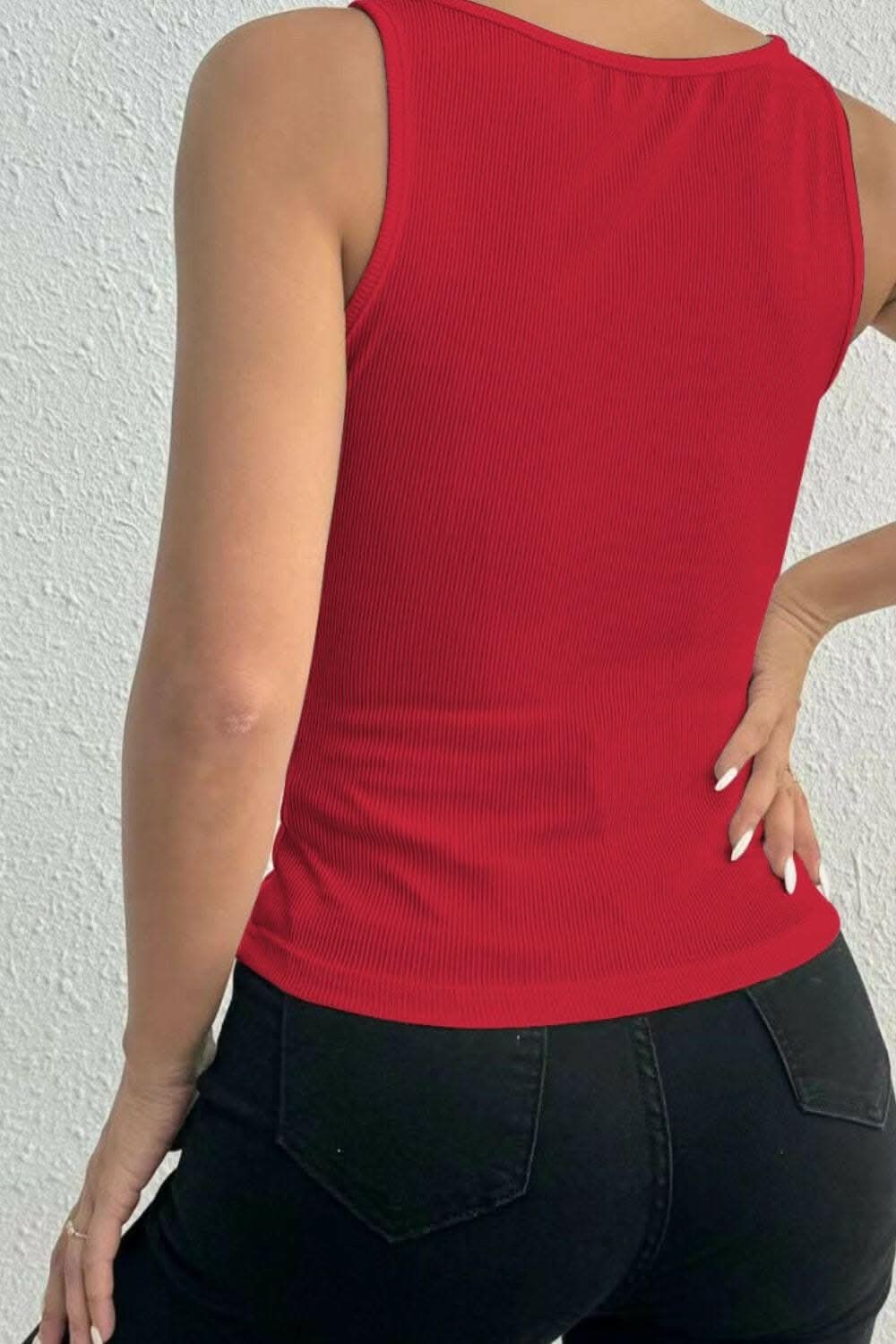 Lace Embellished Square Neck Tank TopLace Embellished Square Neck Tank Top
Experience a blend of elegance and comfort with our Lace Embellished Square Neck Tank Top:
Intricate Lace Detailing: EmbraLove Salve Lace Embellished Square Neck Tank TopColor