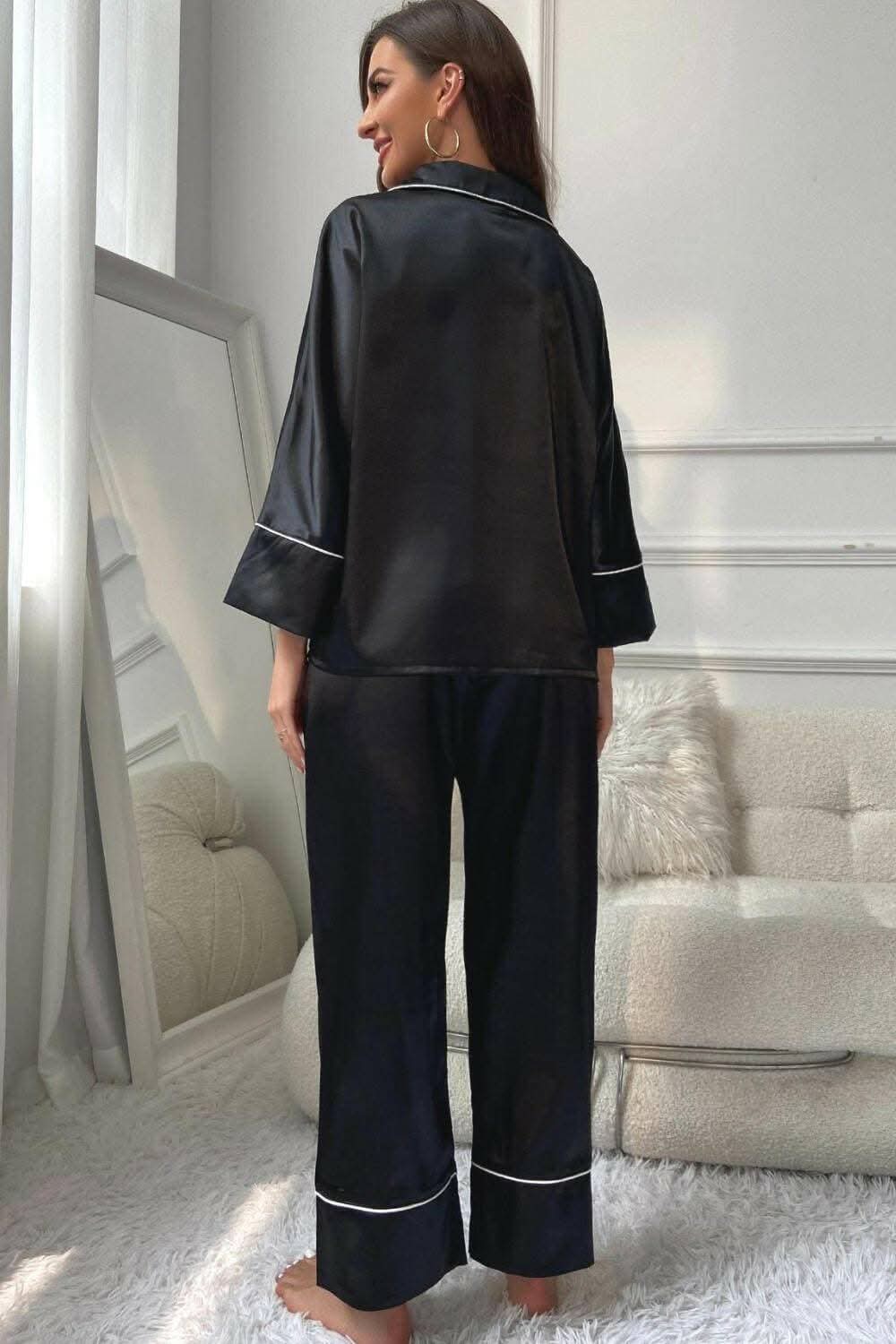 Cozy Contrast Piping Lounge SetCozy Contrast Piping Lounge Set
Upgrade Your Loungewear Collection: Step into a new realm of comfort and style with our Cozy Contrast Piping Lounge Set.
Chic CLove Salve Cozy Contrast Piping Lounge Setlounge