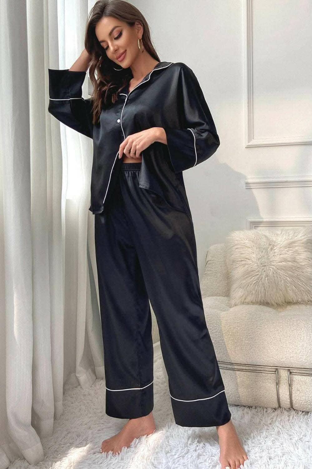 Cozy Contrast Piping Lounge SetCozy Contrast Piping Lounge Set
Upgrade Your Loungewear Collection: Step into a new realm of comfort and style with our Cozy Contrast Piping Lounge Set.
Chic CLove Salve Cozy Contrast Piping Lounge Setlounge