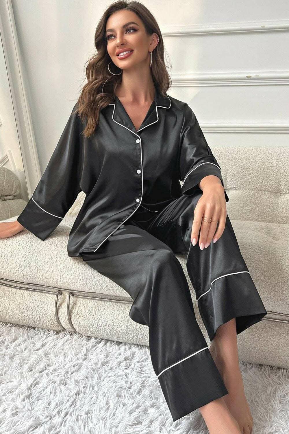 Cozy Contrast Piping Lounge SetCozy Contrast Piping Lounge Set
Upgrade Your Loungewear Collection: Step into a new realm of comfort and style with our Cozy Contrast Piping Lounge Set.
Chic CLove Salve Cozy Contrast Piping Lounge Setlounge