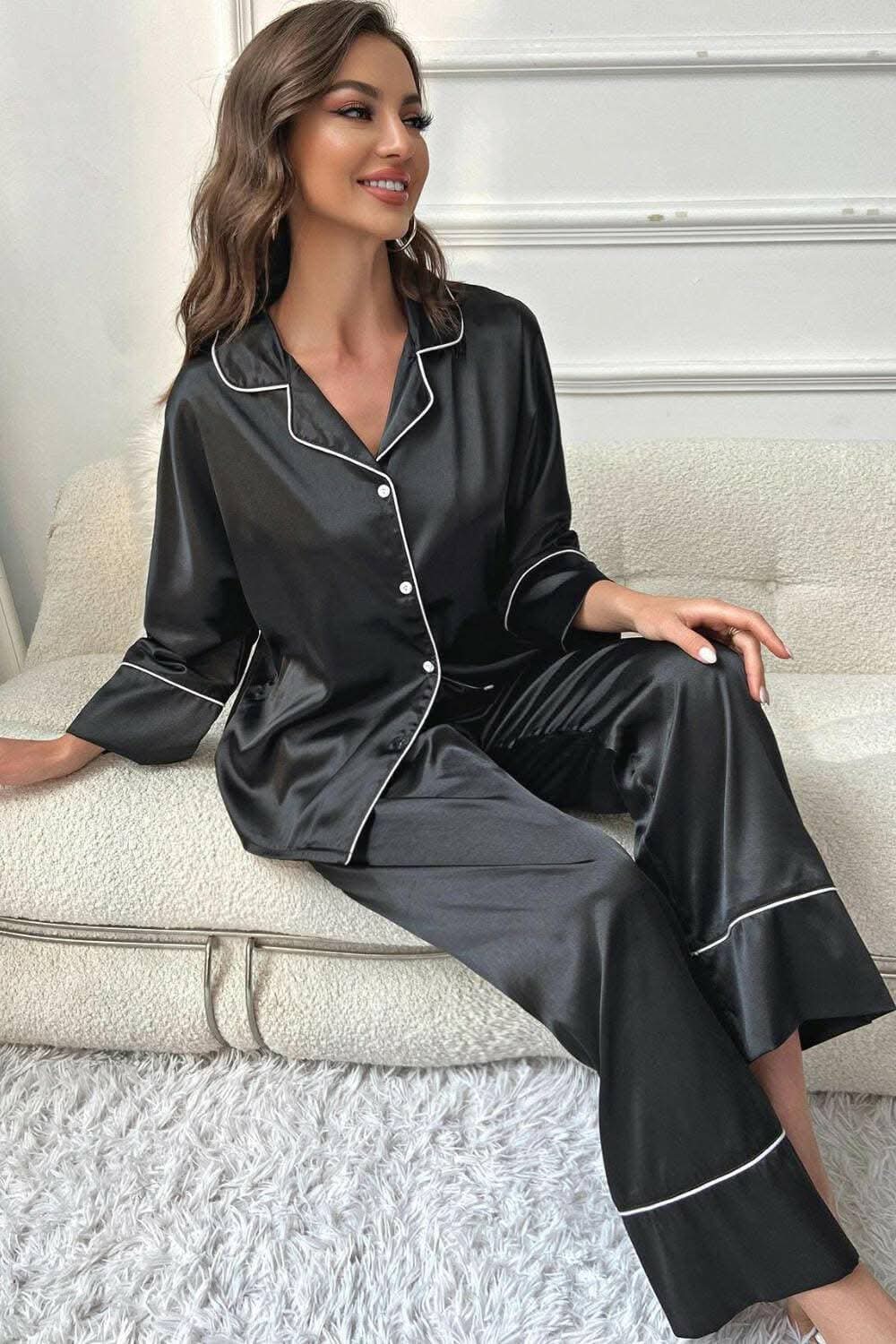 Cozy Contrast Piping Lounge SetCozy Contrast Piping Lounge Set
Upgrade Your Loungewear Collection: Step into a new realm of comfort and style with our Cozy Contrast Piping Lounge Set.
Chic CLove Salve Cozy Contrast Piping Lounge Setlounge