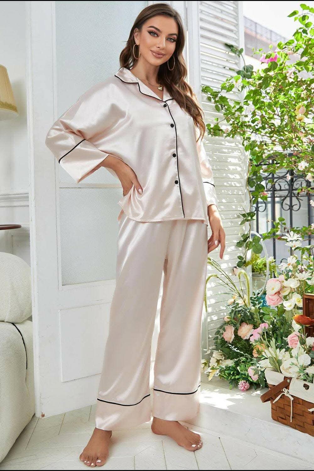 Cozy Contrast Piping Lounge SetCozy Contrast Piping Lounge Set
Upgrade Your Loungewear Collection: Step into a new realm of comfort and style with our Cozy Contrast Piping Lounge Set.
Chic CLove Salve Cozy Contrast Piping Lounge Setlounge