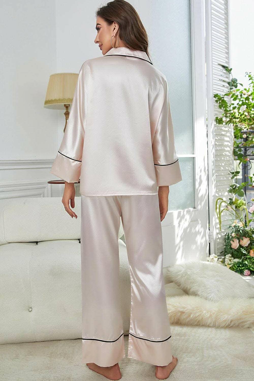 Cozy Contrast Piping Lounge SetCozy Contrast Piping Lounge Set
Upgrade Your Loungewear Collection: Step into a new realm of comfort and style with our Cozy Contrast Piping Lounge Set.
Chic CLove Salve Cozy Contrast Piping Lounge Setlounge