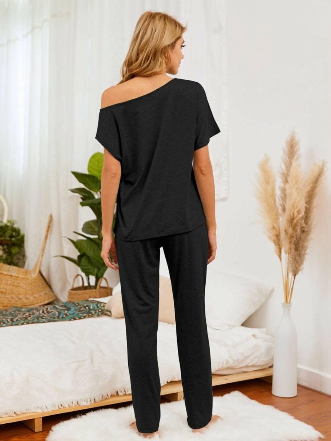 Cotton Boat Neck Lounge Ensemble with a Cozy TouchCotton Boat Neck Lounge Ensemble with a Cozy Touch
Step into the epitome of comfort and style with our Cotton Boat Neck Lounge Ensemble. Elevate your loungewear gamLove Salve Cotton Boat Neck Lounge Ensemblelounge