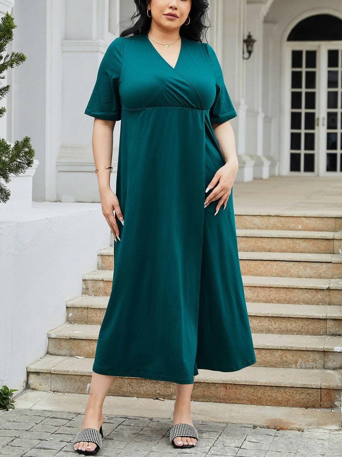 Slit Surplice Midi Dress for Curvy LadiesEnhance Your Curves with Elegance: Slit Surplice Midi Dress
Flattering Design: Embrace your curves in style with the slit surplice detailing.
Sheer Elegance: DLove Salve Slit Surplice Midi Dressplus