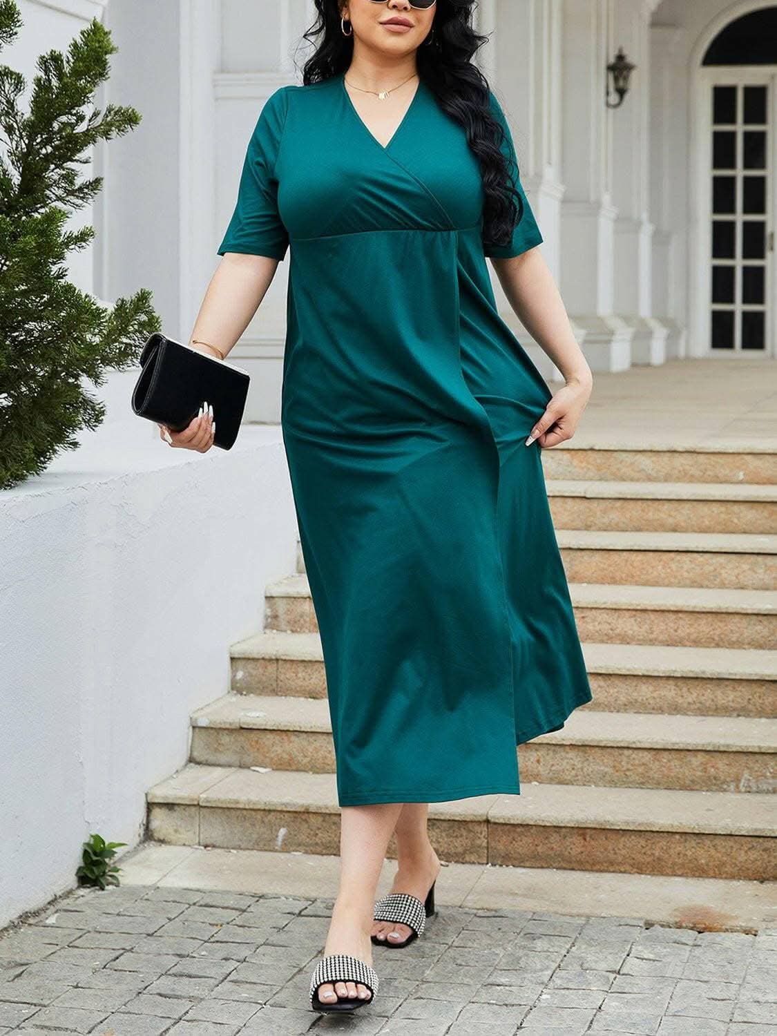 Slit Surplice Midi Dress for Curvy LadiesEnhance Your Curves with Elegance: Slit Surplice Midi Dress
Flattering Design: Embrace your curves in style with the slit surplice detailing.
Sheer Elegance: DLove Salve Slit Surplice Midi Dressplus