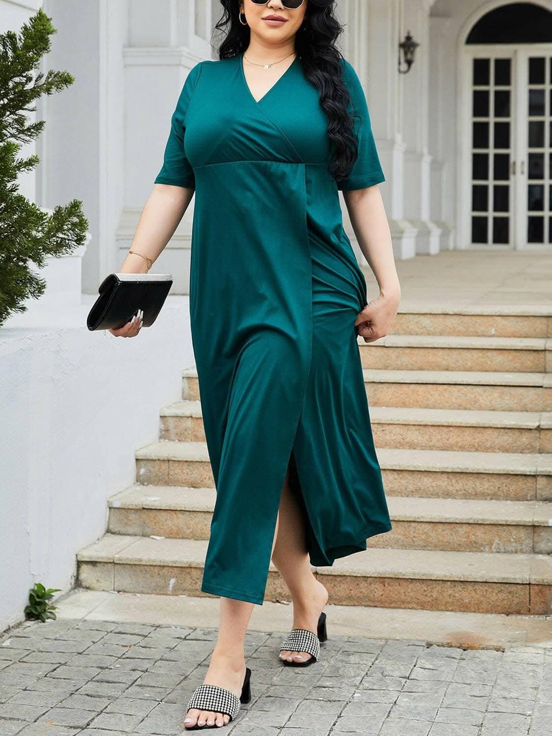Slit Surplice Midi Dress for Curvy LadiesEnhance Your Curves with Elegance: Slit Surplice Midi Dress
Flattering Design: Embrace your curves in style with the slit surplice detailing.
Sheer Elegance: DLove Salve Slit Surplice Midi Dressplus