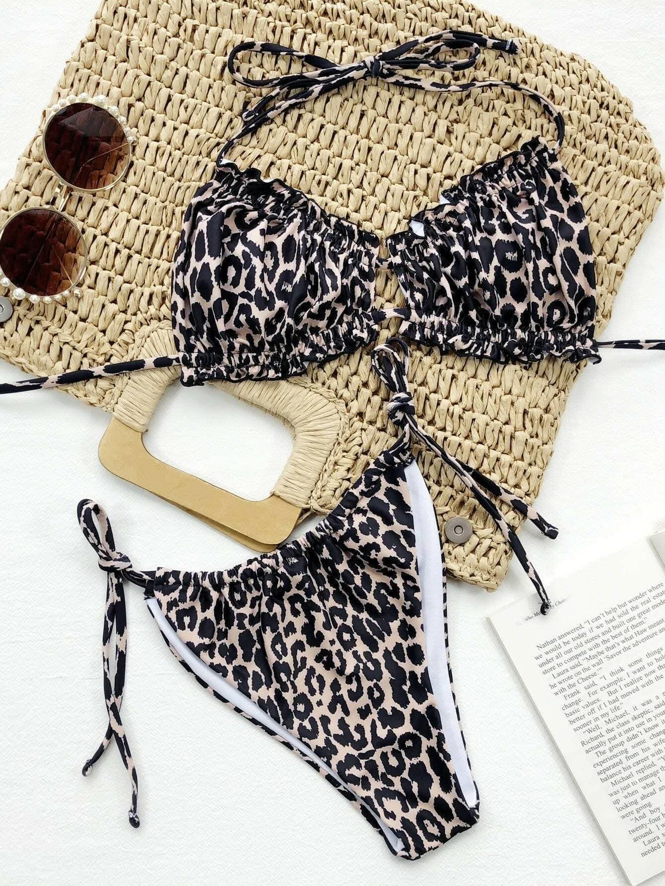 Conjunto de bikini Fierce Frill con cuello halterConjunto de bikini Fierce Frill con cuello halter
Entra en el glamour de la playa con el conjunto de bikini Fierce Frill Halter Neck.
Características principales:
Diseño: Cuello halter con juegoLove Salve Fierce Frill Halter Neck Bikini Ensembleswimwear