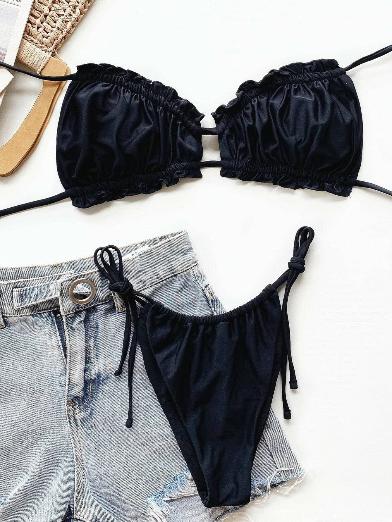 Conjunto de bikini Fierce Frill con cuello halterConjunto de bikini Fierce Frill con cuello halter
Entra en el glamour de la playa con el conjunto de bikini Fierce Frill Halter Neck.
Características principales:
Diseño: Cuello halter con juegoLove Salve Fierce Frill Halter Neck Bikini Ensembleswimwear