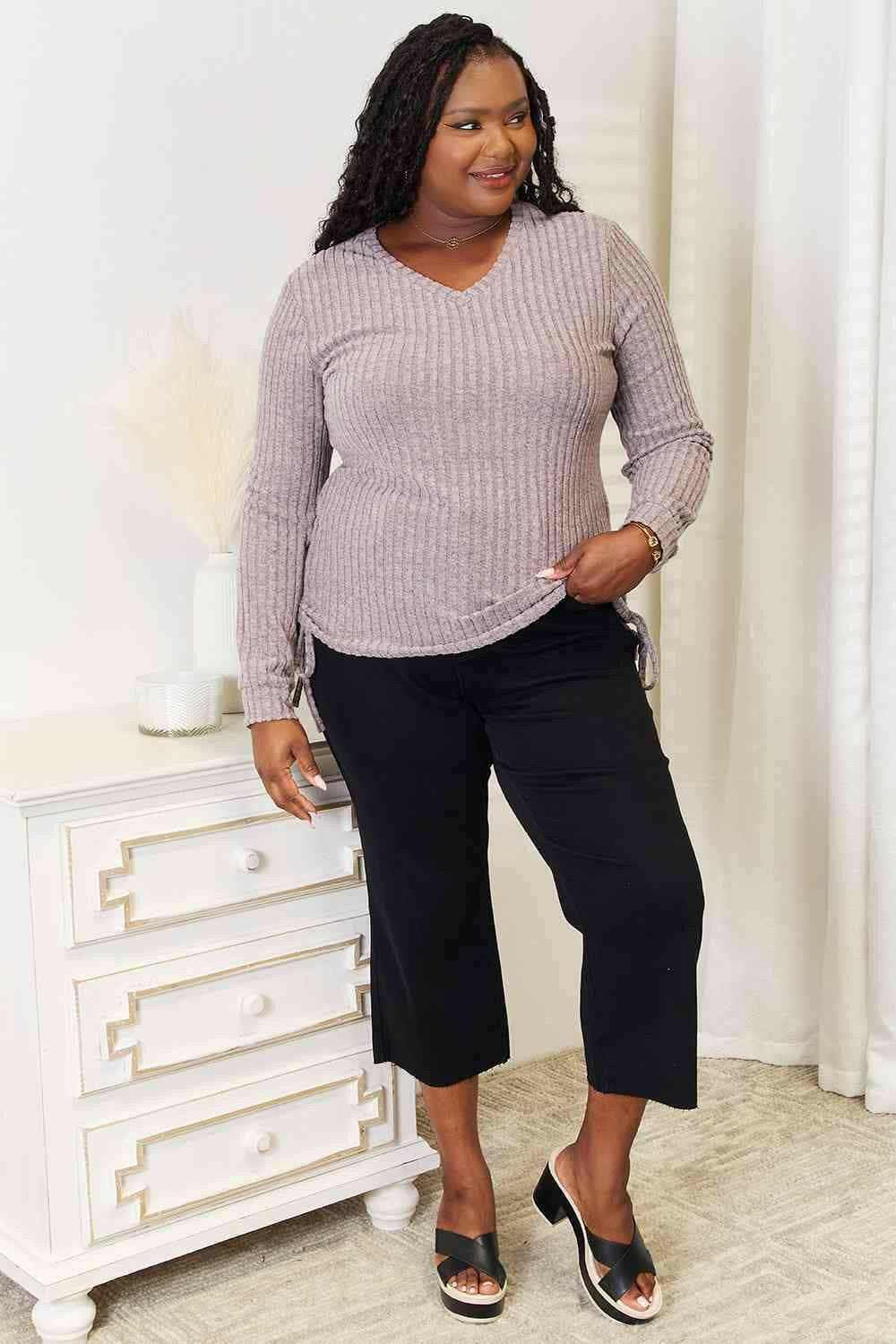Chic ribbed top with drawstring