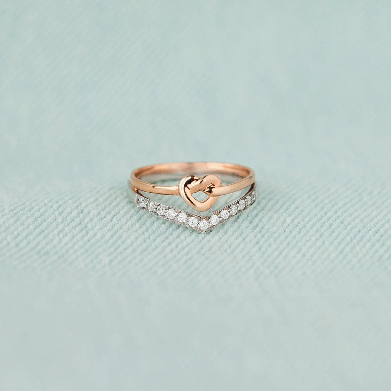 Knotted Heart Shape Inlaid Zircon Ring.