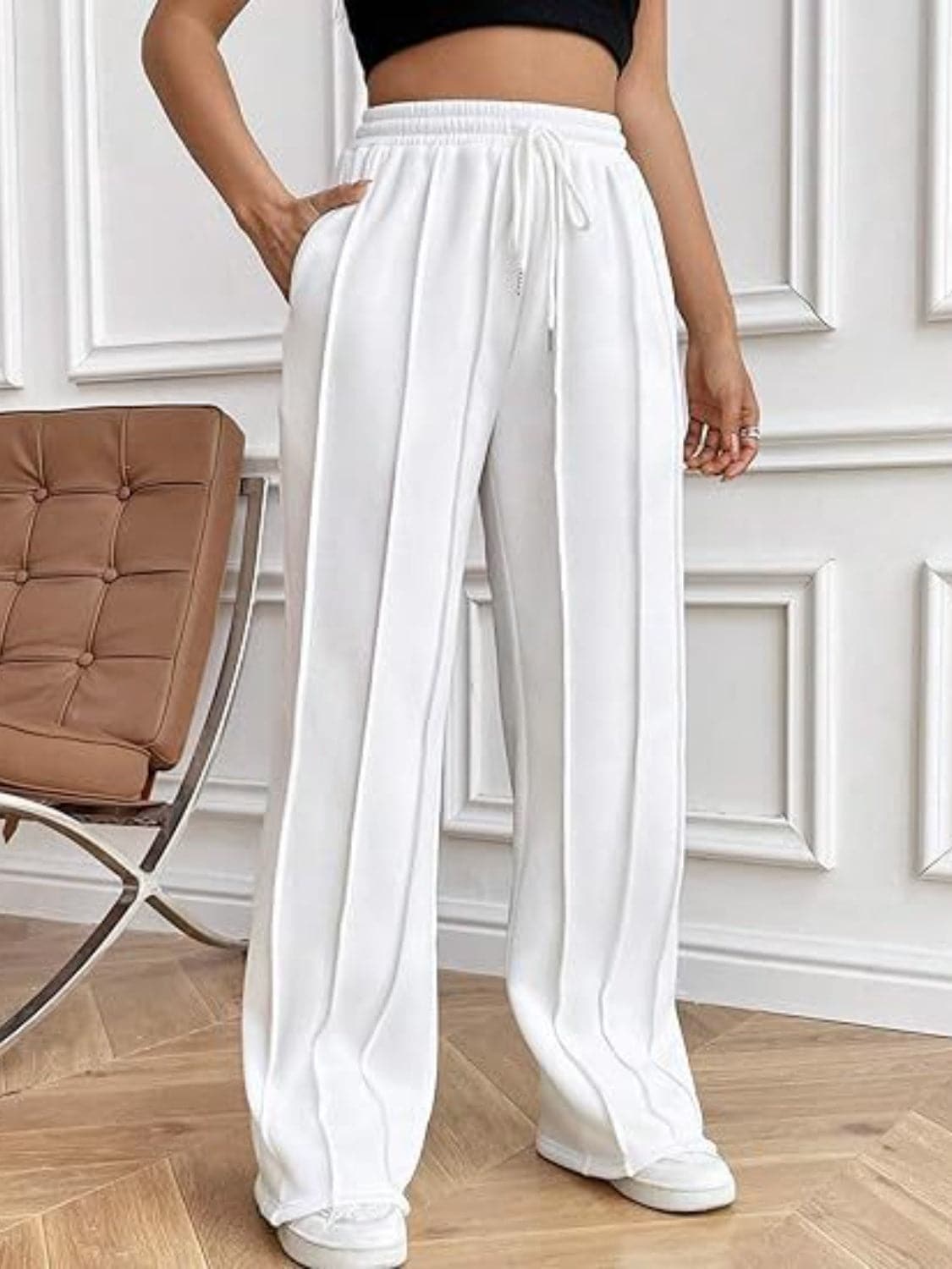 Versatile drawstring wide-leg trousers with convenient pockets