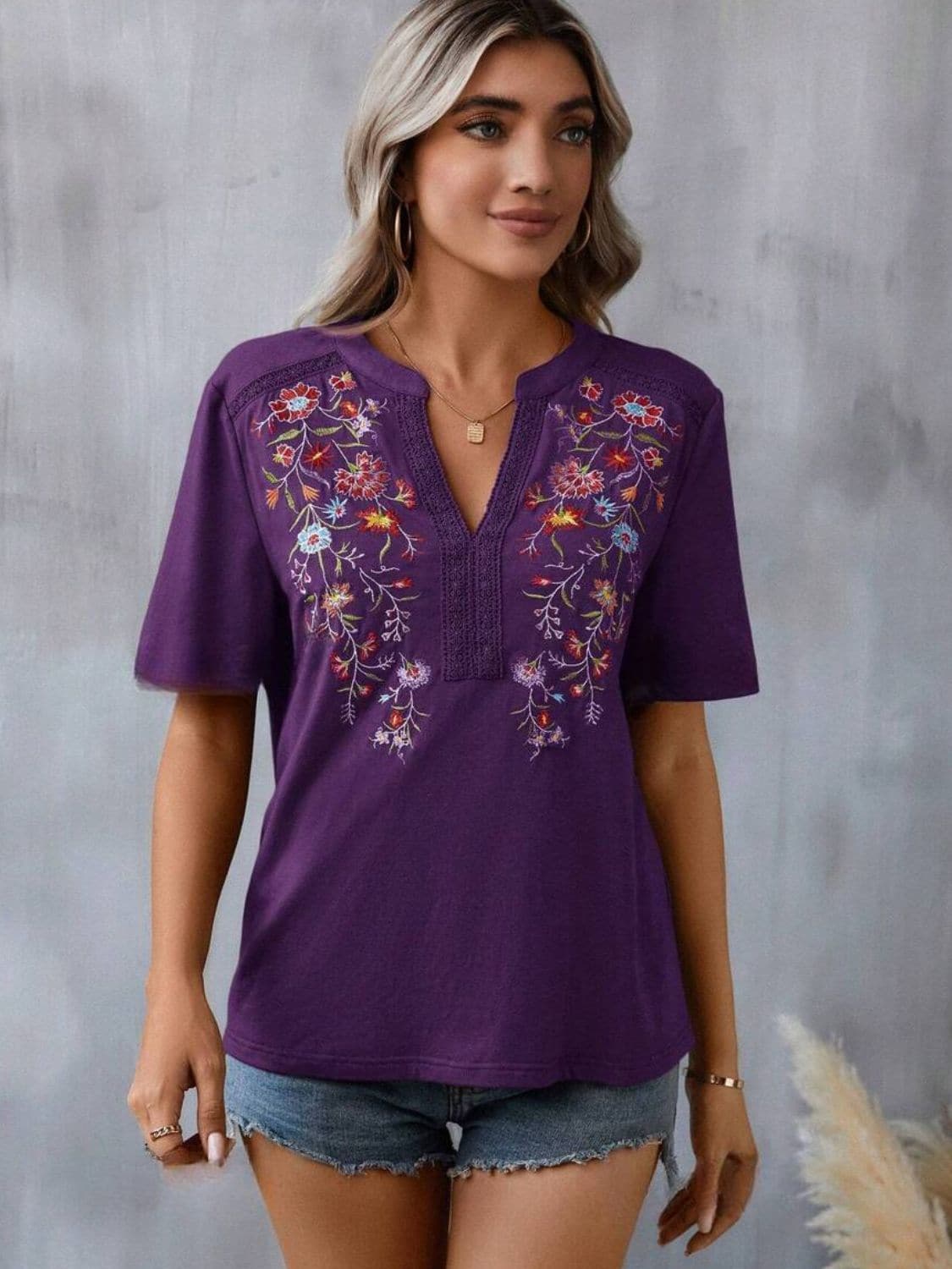 Embroidered Notched Short Sleeve T-Shirt.