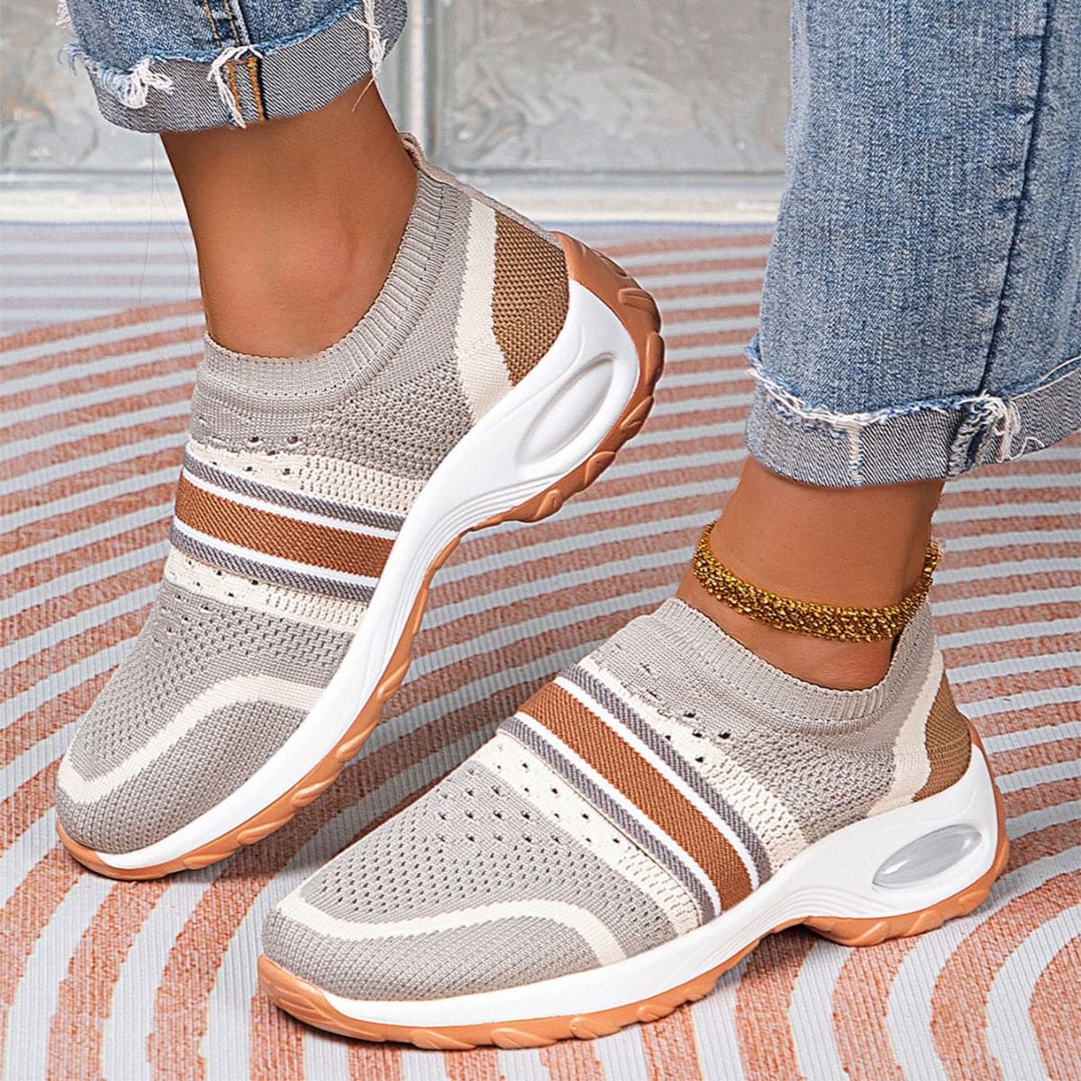 Breathable Round Toe Sneakers.